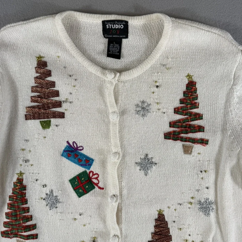 Studio Joy Christmas Tree & Gifts Ugly Sweater Cardigan Women's‎ L Cream